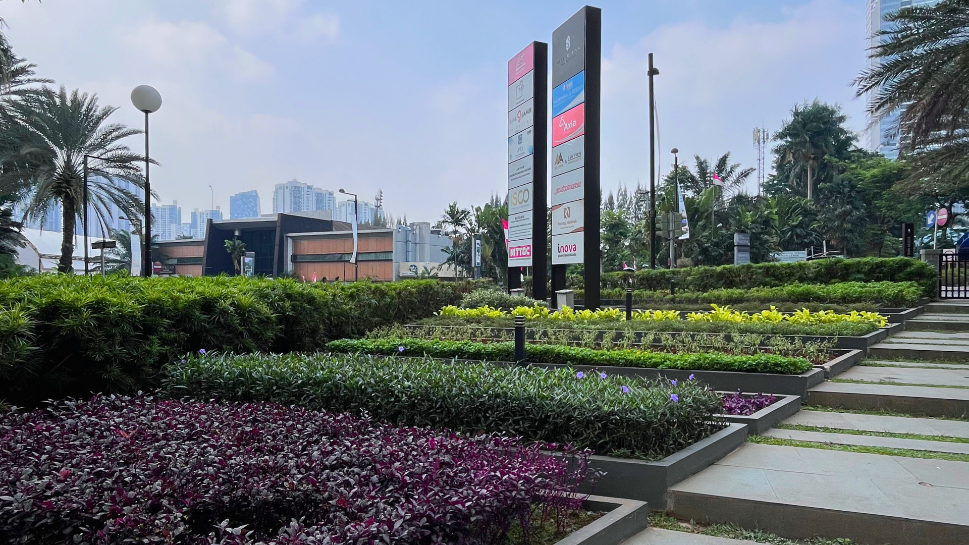 Landscaped entrance garden at Gran Rubina Business Park.